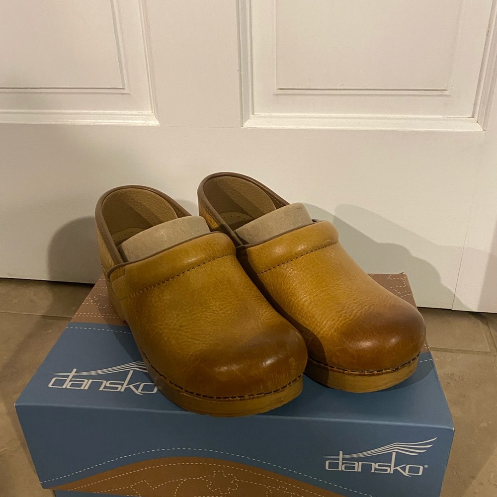 Dansko Clogs - Professional Distressed Honey